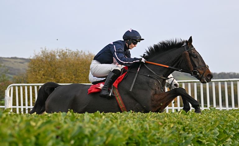 FOXY JACKS MAKES IT THIRD TIME LUCKY TO LAND GLENFARCLAS CROSS COUNTRY HANDICAP CHASE FOR MOUSE MORR
