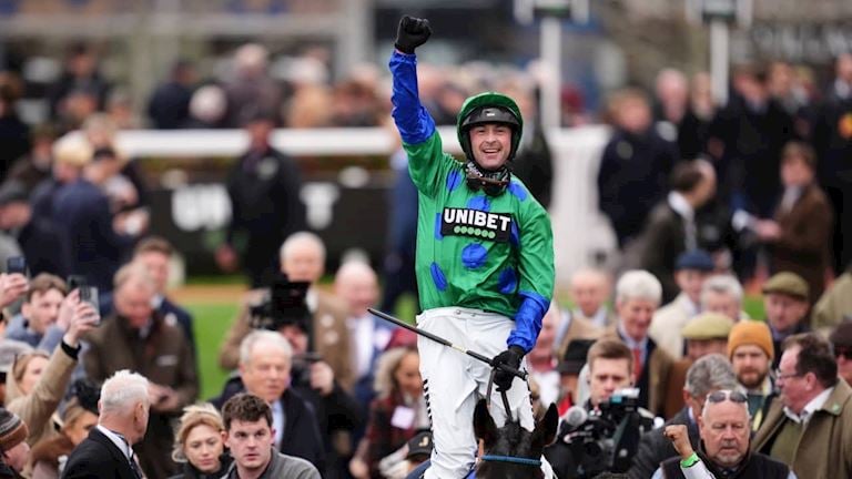 PERFECT START FOR TEAM HENDERSON AS OLD PARK STAR JUSTIFIES FAVOURITISM IN SKY BET SUPREME NOVICES’ 