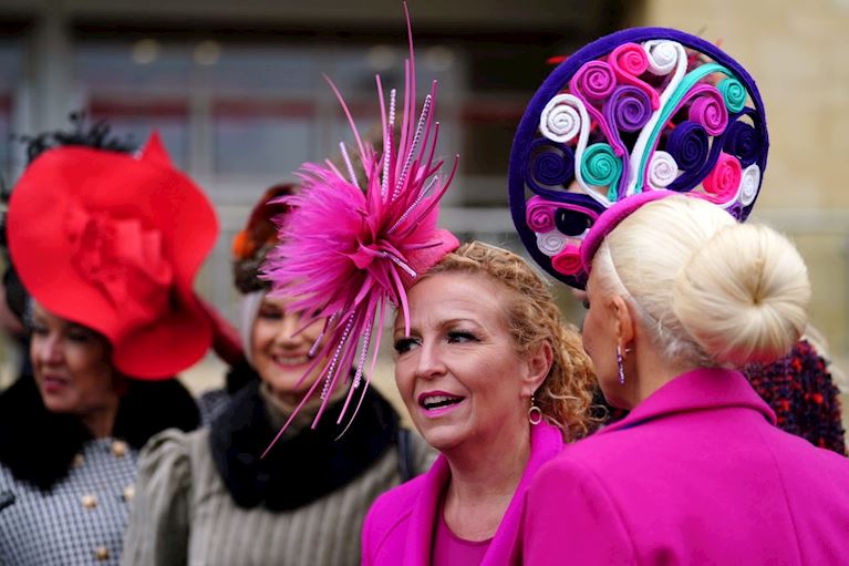 Racegoers_1 (3).jpg