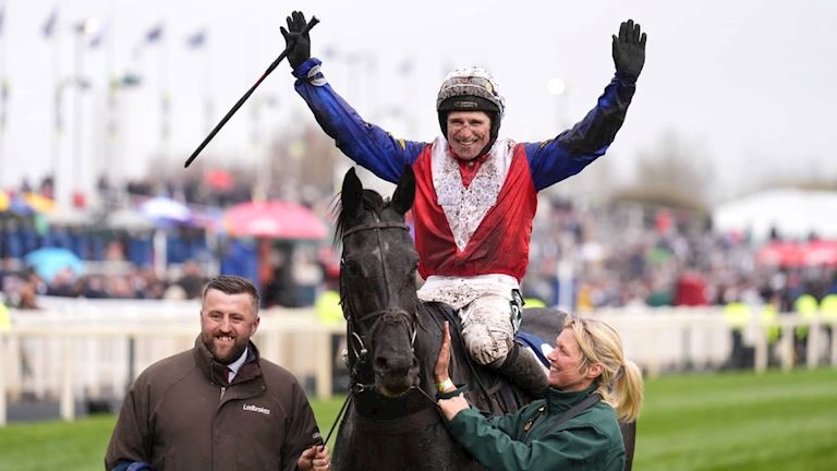 MR HOPE STREET BRINGS UP 955-1 GRAND NATIONAL DAY TREBLE FOR SKELTON TEAM