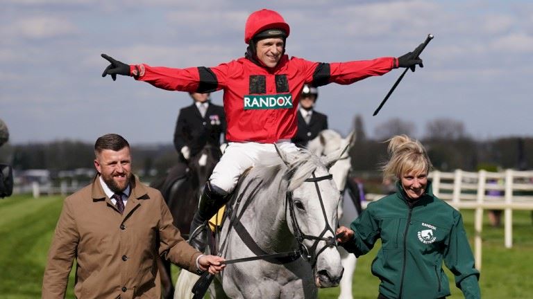 SECOND GRADE ONE SUCCESS OF SEASON FOR GREY DAWNING AS HE PREVAILS IN THRILLING JCB MELLING CHASE