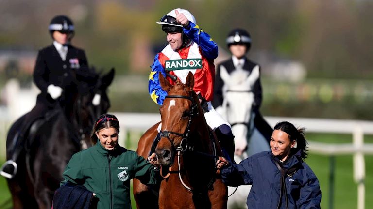 RYAN’S ROCKET POWERS HOME IN CLOSE BROTHERS RED RUM HANDICAP CHASE