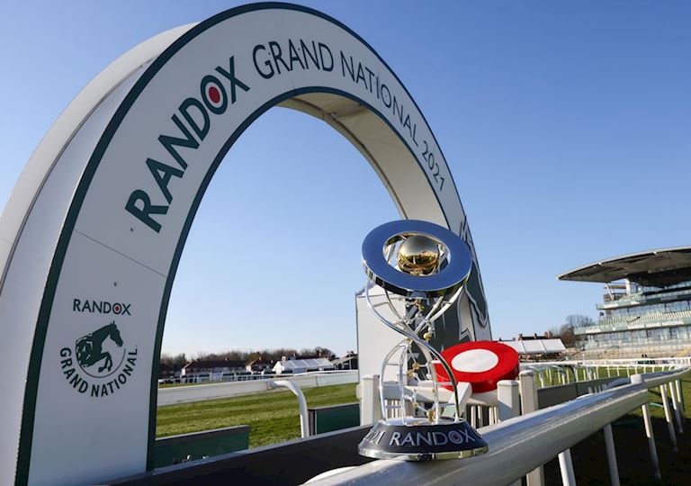grand-national-2021-trophy-1028.jpg