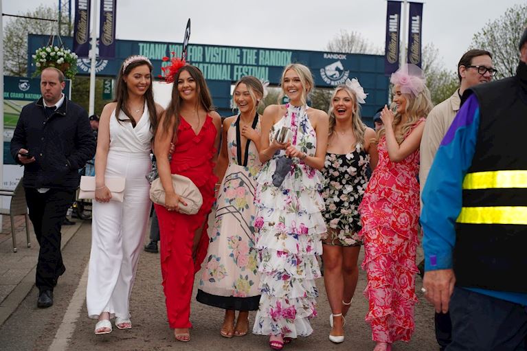 Racegoers_4 (2).jpg