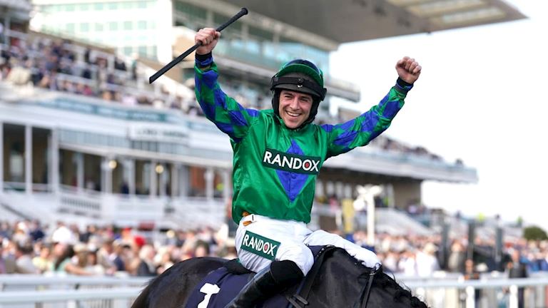 FIRST GRADE ONE SUCCESS FOR TRAINER JAMIE SNOWDEN AS JULIUS DES PICTONS LANDS ODDSCHECKER SEFTON NOV