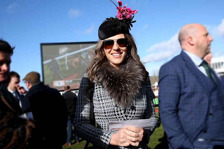 CHE-CHAMPION-DAY-ONE-ELIZABETH-HURLEY.jpg