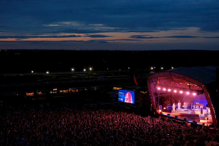 Jess Glynne Sandown Park 2.jpg
