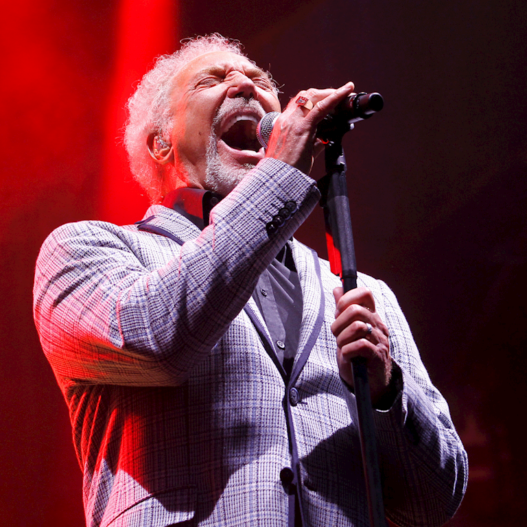 Tom Jones live after racing sponsored by PricedUp