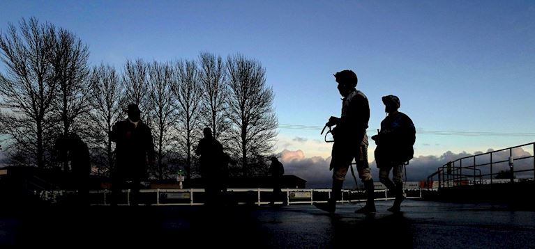 KING HOPES CONTENDER REMAINS PERFECT