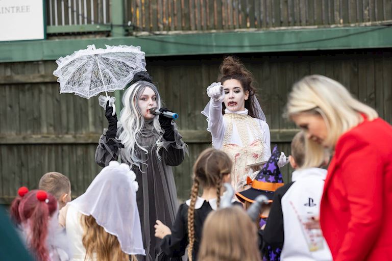 Aintree_Family_Halloween (1).jpg