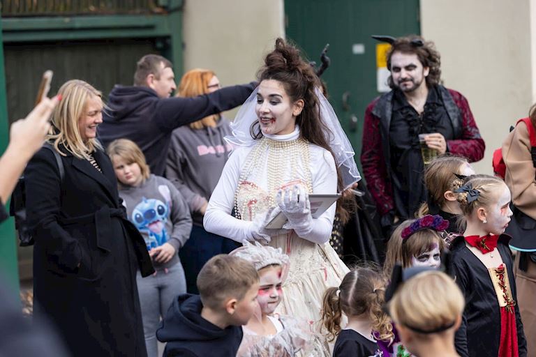 Aintree_Family_Halloween (5).jpg