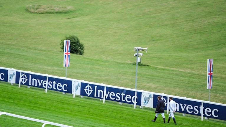 Jockeys walking course.JPG