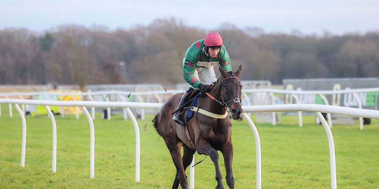 SATURDAY’S BETFAIR CHASE OFFERS HANDSTANDS “HIS BEST CHANCE” OF A GRADE ONE VICTORY THIS SEASON
