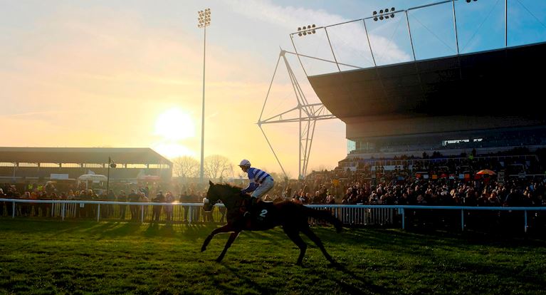 Kempton_WF_Horse_grandstand.jpg