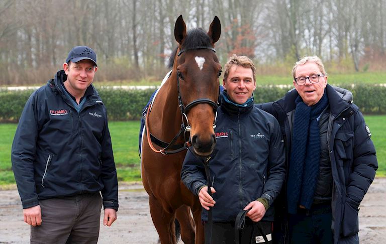 REDKNAPP AND PAULING HOPING THE JUKEBOX MAN CAN PLAY THE PERFECT TUNE IN LADBROKES KING GEORGE VI CH