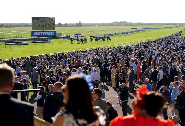 Guineas Racegoers.jpg