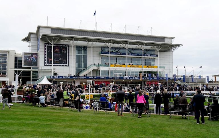 Racegoers.jpg