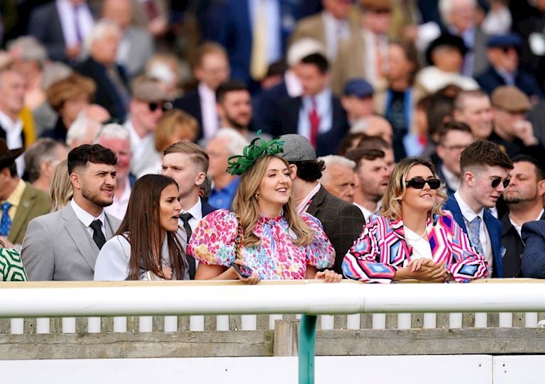 Racegoers_2.jpg