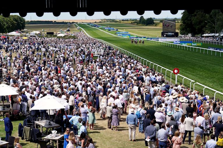 Racegoers (2).jpg