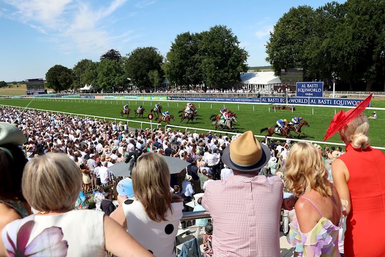 Racegoers (8).jpg