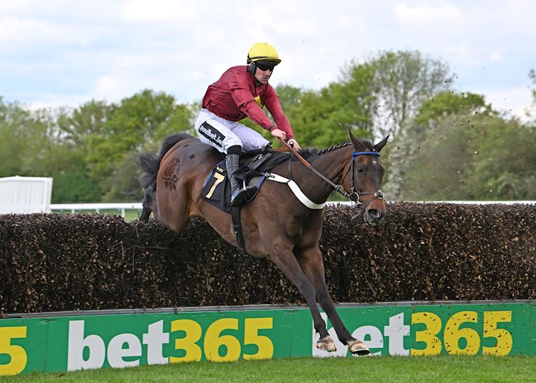 WINE SERVES UP PERFECT RESULT IN FAMOUS RED RUM SILKS