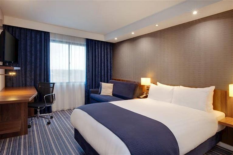 lontf-holiday-inn-express-london-heathrow-t5-standard-double-rm4303341 (1).jpg