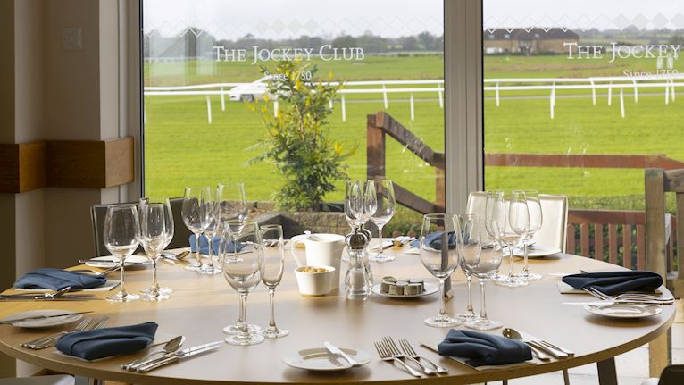 WIN A TABLE FOR SIX AT WINCANTON RACECOURSE