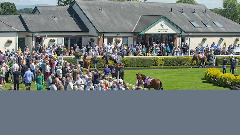 CARLISLE PARADE RING 16X9.jpg