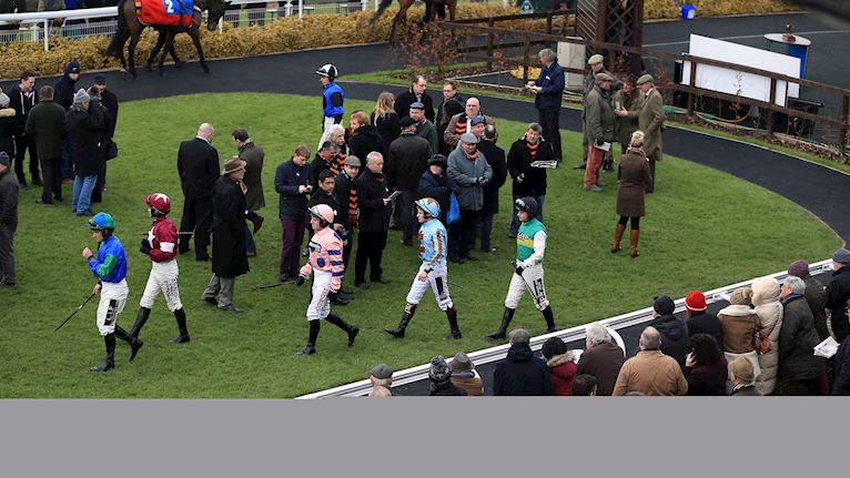 WARWICK PARADE RING 16X9.jpg